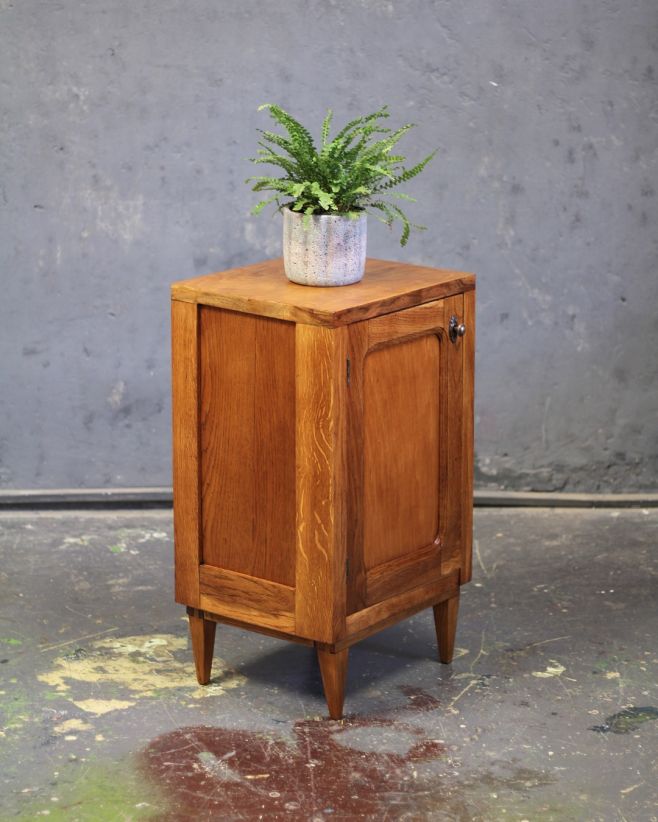 Ein Wort: WOW! Dieses Schränkchen wurde renoviert – und das Ergebnis spricht für sich. Nach dem Entfernen des...